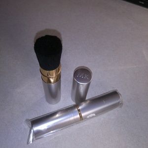 Retractable makeup brush